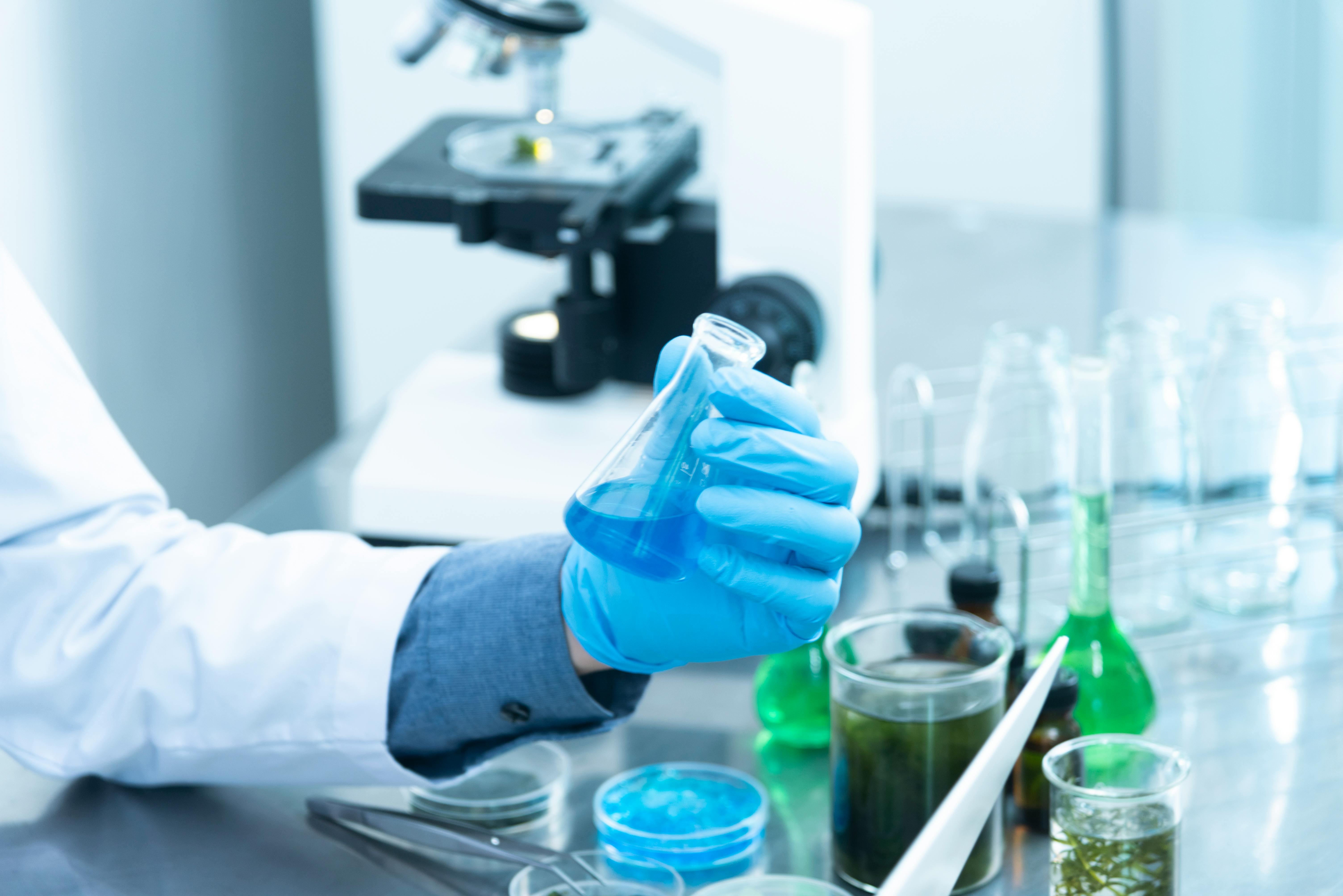 Monitoring temperatury w laboratorium - zamrażarka z próbkami
